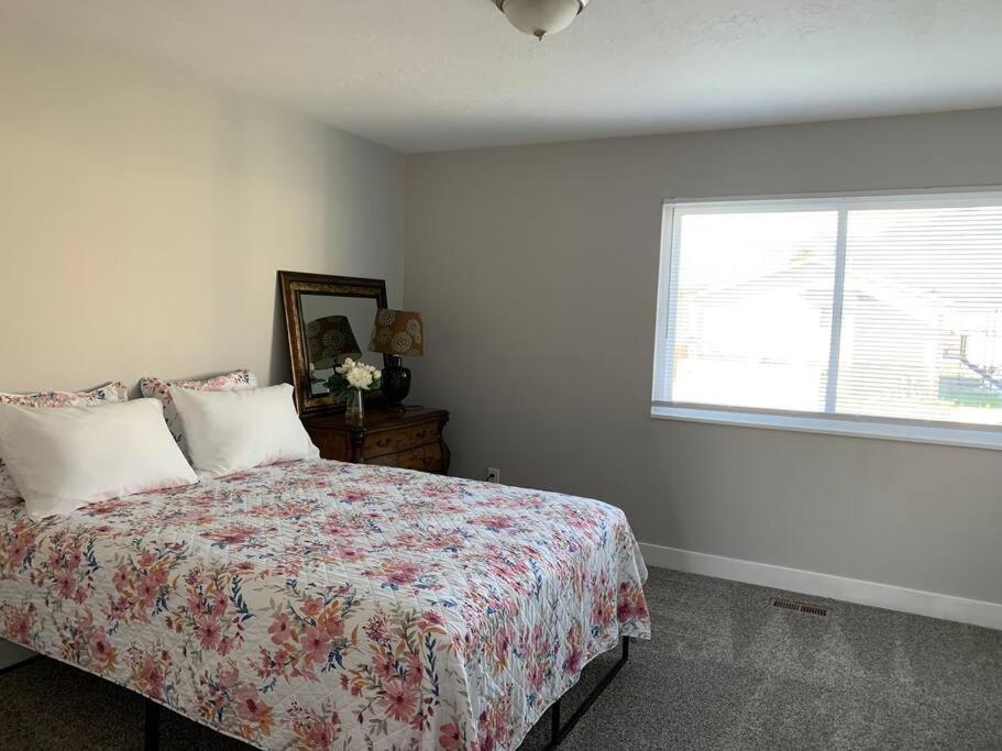 Rooms With A Mountain View Pleasant Grove Extérieur photo